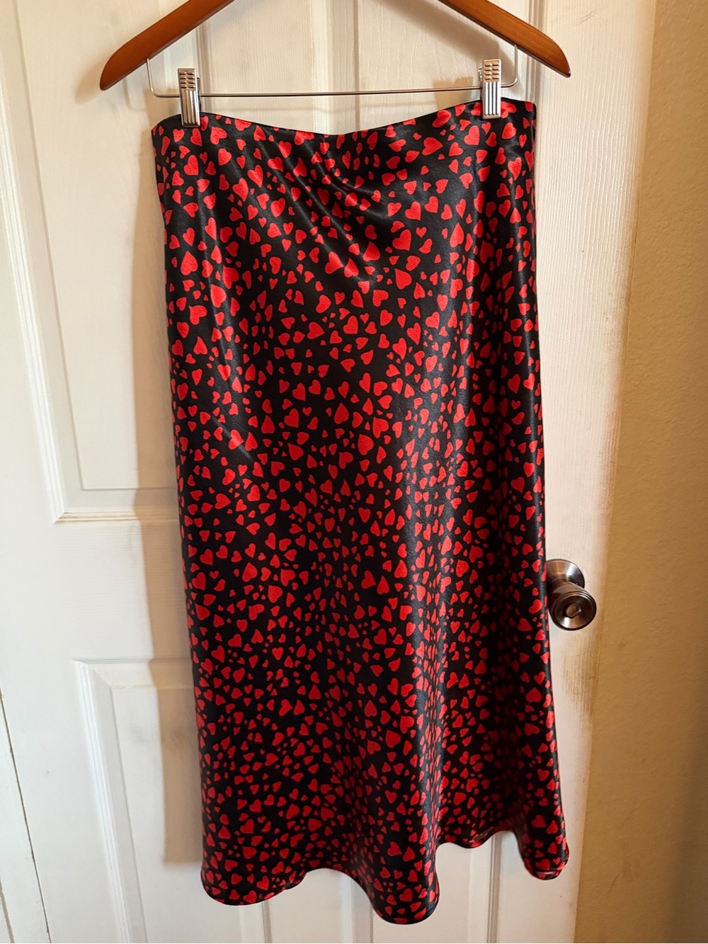 Black & Red Heart Print Satin Midi Skirt